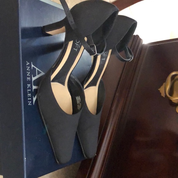 Shoes - Picture 4 of 4